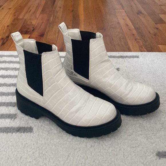 Steve Madden Tyclone Bootie White Croco 6 M - Picture 5 of 5